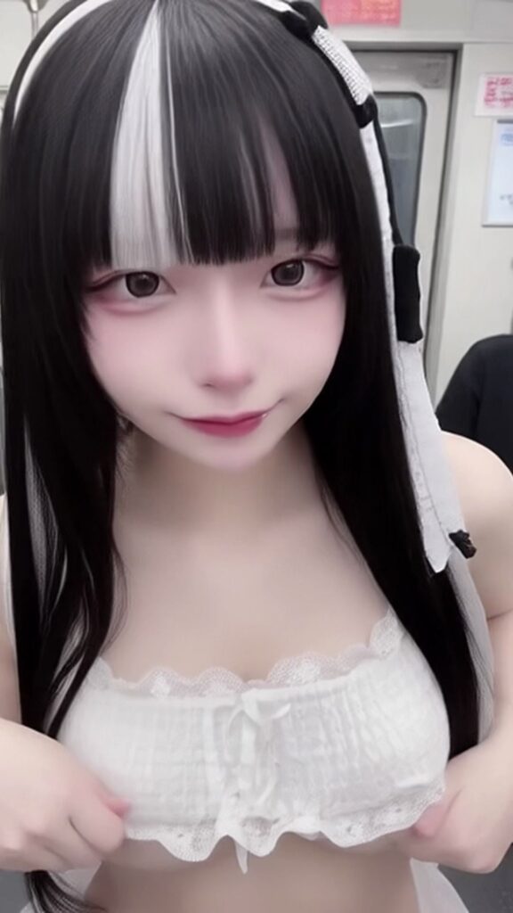 【AI動画】地雷系女子がおっぱいポロリ！？野外でギリギリチャレンジ！｜d_535231 無料 AIエロ動画 おっぱい 画像3