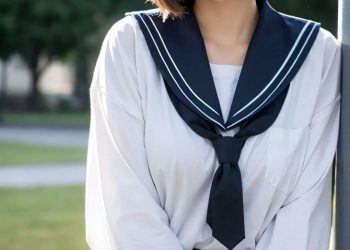 【AI動画】制服JKがおっぱい丸出しダンス｜d_564953